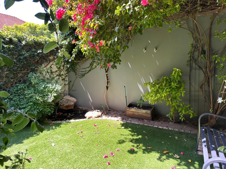 2 Bedroom Property for Sale in Vredehoek Western Cape